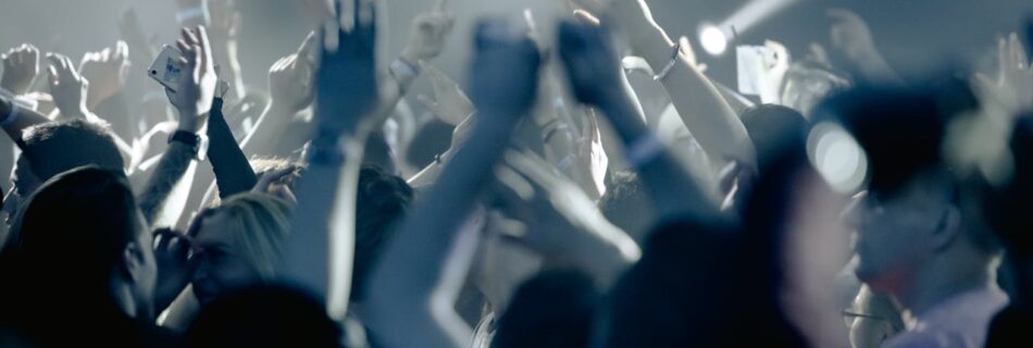 Puede el algoritmos crean influencers falsos